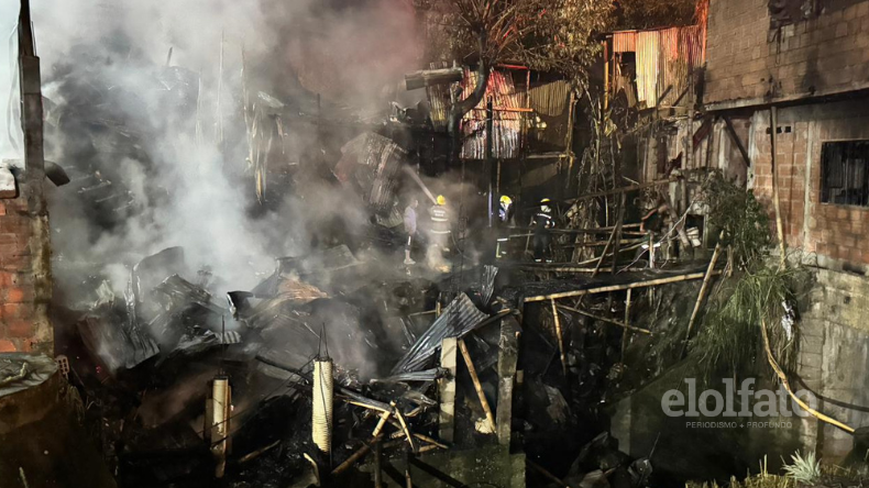 Voraz incendio arrasó con varias viviendas en Ibagué Voraz incendio arrasó con varias viviendas en Ibagué