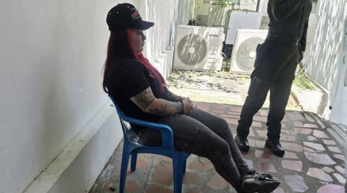 Esta es la mujer que portaba un arma durante evento de Uribe en Honda Esta es la mujer que portaba un arma durante evento de Uribe en Honda