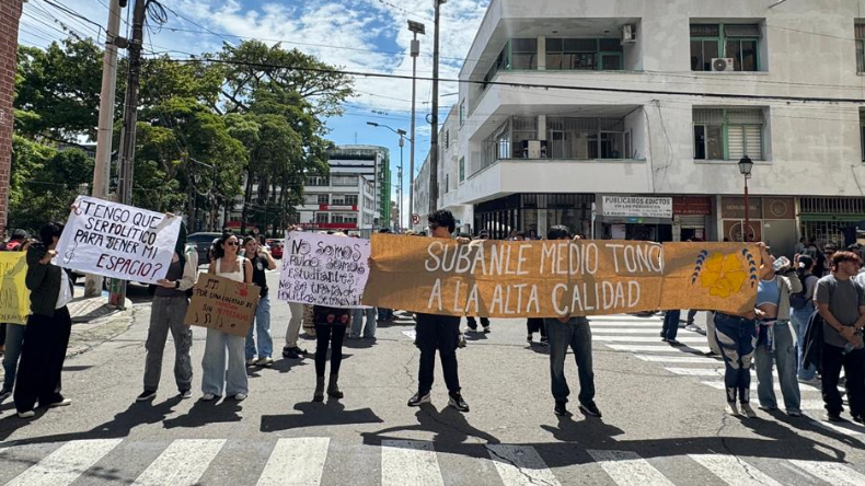Estudiantes del Conservatorio del Tolima protestan por falta de salones y docentes Estudiantes del Conservatorio del Tolima protestan por falta de salones y docentes