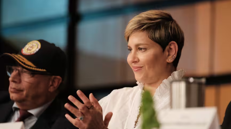 Investigan pagos de RTVC por $23.000 millones a fotógrafo y maquillador vinculados a Verónica Alcocer Investigan pagos de RTVC por $23.000 millones a fotógrafo y maquillador vinculados a Verónica Alcocer