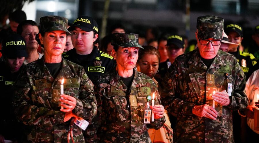 Velatón en Ibagué por militares y policía fallecidos en accidente aéreo Velatón en Ibagué por militares y policía fallecidos en accidente aéreo