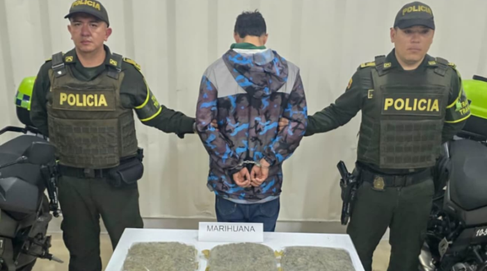 Hombre llevaba gran cantidad de marihuana escondida en su moto Hombre llevaba gran cantidad de marihuana escondida en su moto