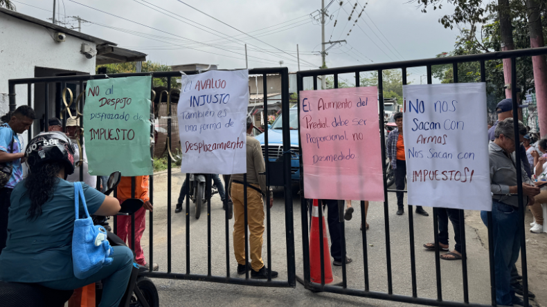 Crece polémica por predial en Ibagué: comunidad de La Miel protesta Crece polémica por predial en Ibagué: comunidad de La Miel protesta