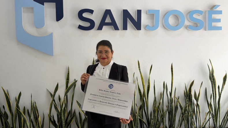 Senadora Ramírez “chicanea” título que sería irregular Senadora Ramírez “chicanea” título que sería irregular